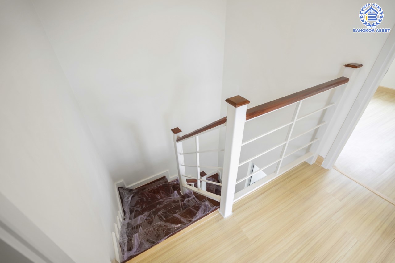 บ้านมือสองตกแต่งใหม่ ม.พฤกษาวิลล์22 นครอินทร์-พระราม5-2 (ซ.วัดสังฆทาน) หลังมุม เนื้อที่ 30 ตร.ว. ฟังก์ชัน 3 ห้องนอน 2 ห้องน้ำ 1 ที่จอดรถ บนทำเลเดินทางสะดวก เชื่อมต่อหลายเส้นทาง ใกล้สะพานพระรามห้า และรถไฟฟ้า "สถานีแยกติวานนท์"...